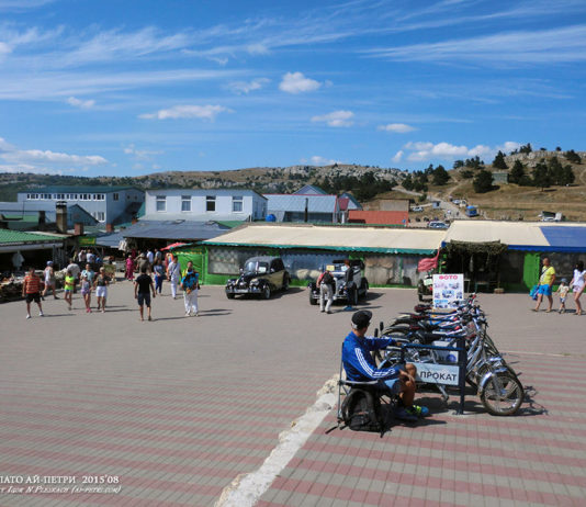Плато Ай-Петри, рынок и виды до сноса, август 2015
