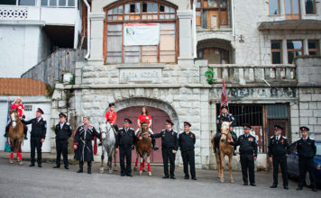 В день победы 9 мая 2018 в симеизе торжественно проведено конное шествие Конное шествие в симеизе в день победы 09 мая 2018
